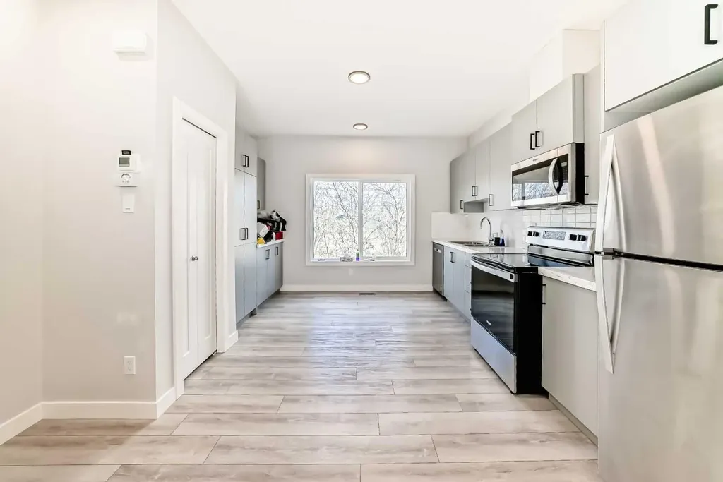 102 Tuscany Summit Square NW Calgary AB T3L 0G1