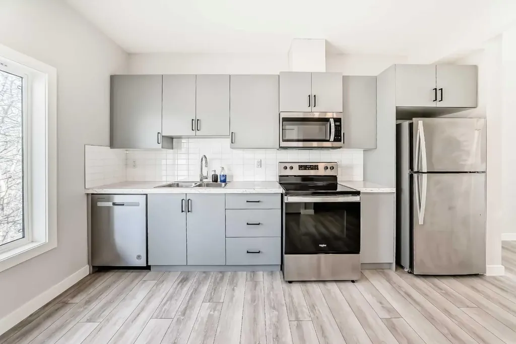 102 Tuscany Summit Square NW Calgary AB T3L 0G1