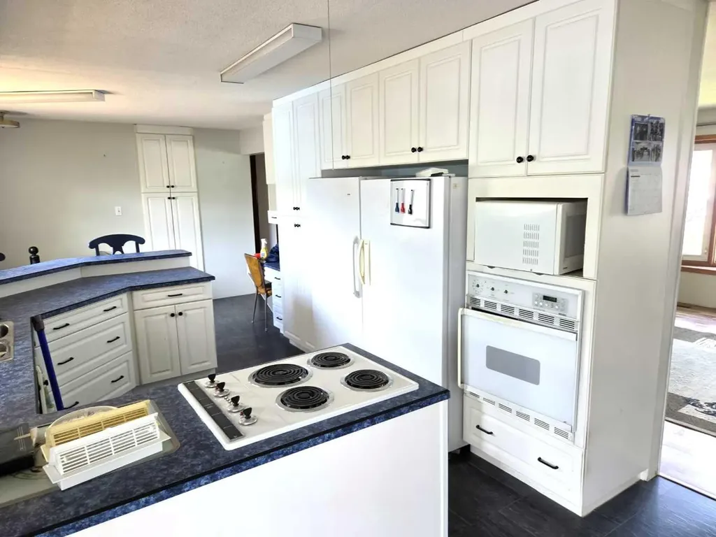 5039 56 Street E Innisfail AB T4G 1R3