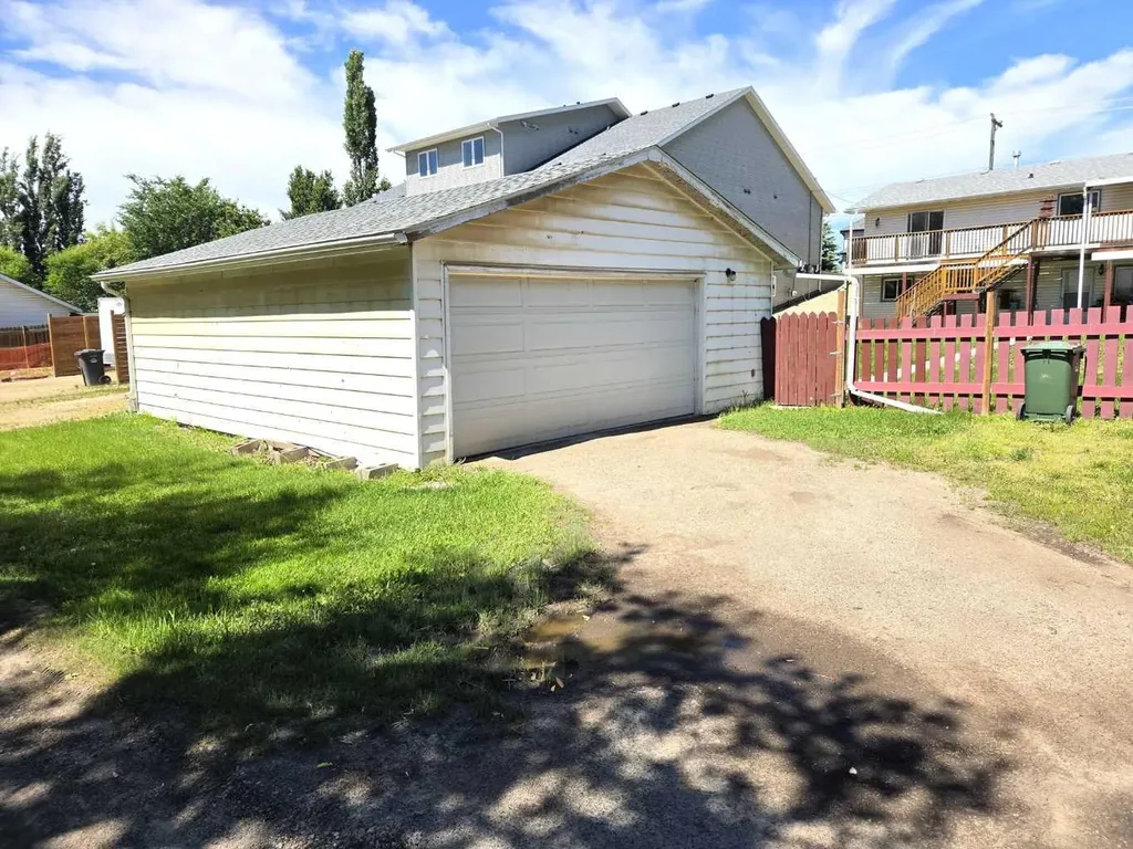 5039 56 Street E Innisfail AB T4G 1R3