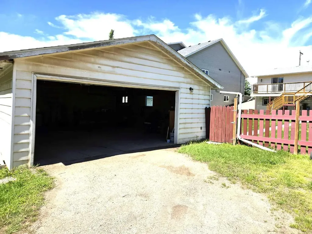 5039 56 Street E Innisfail AB T4G 1R3