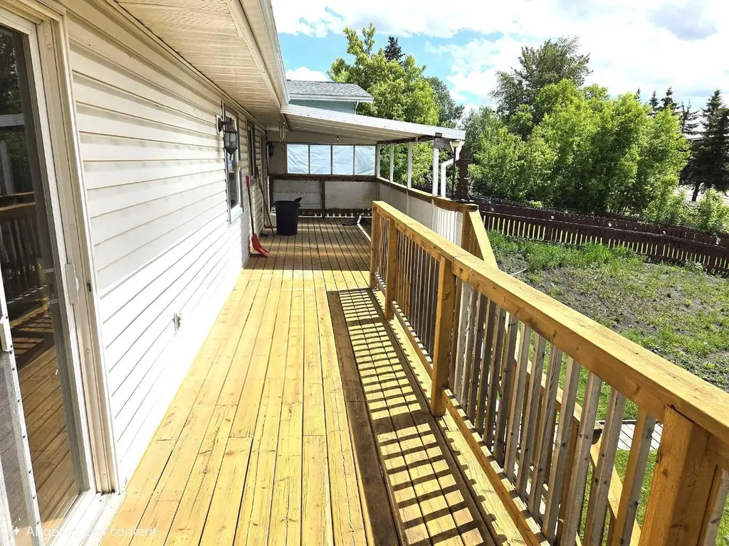 5039 56 Street E Innisfail AB T4G 1R3