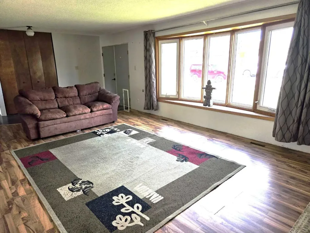 5039 56 Street E Innisfail AB T4G 1R3