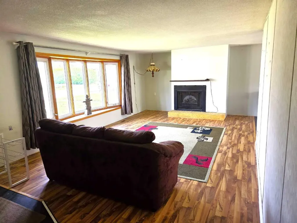 5039 56 Street E Innisfail AB T4G 1R3