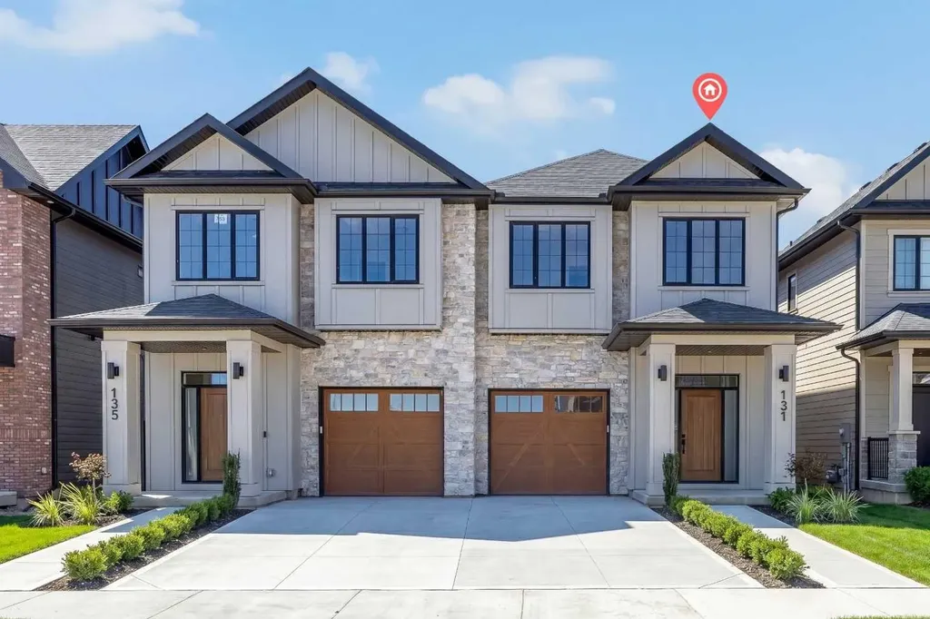 131 Greenwich Drive NW Calgary AB T3B 6K7