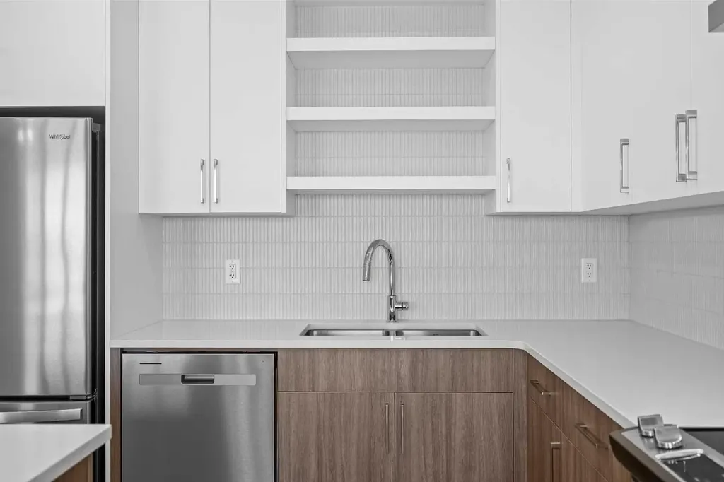 131 Greenwich Drive NW Calgary AB T3B 6K7