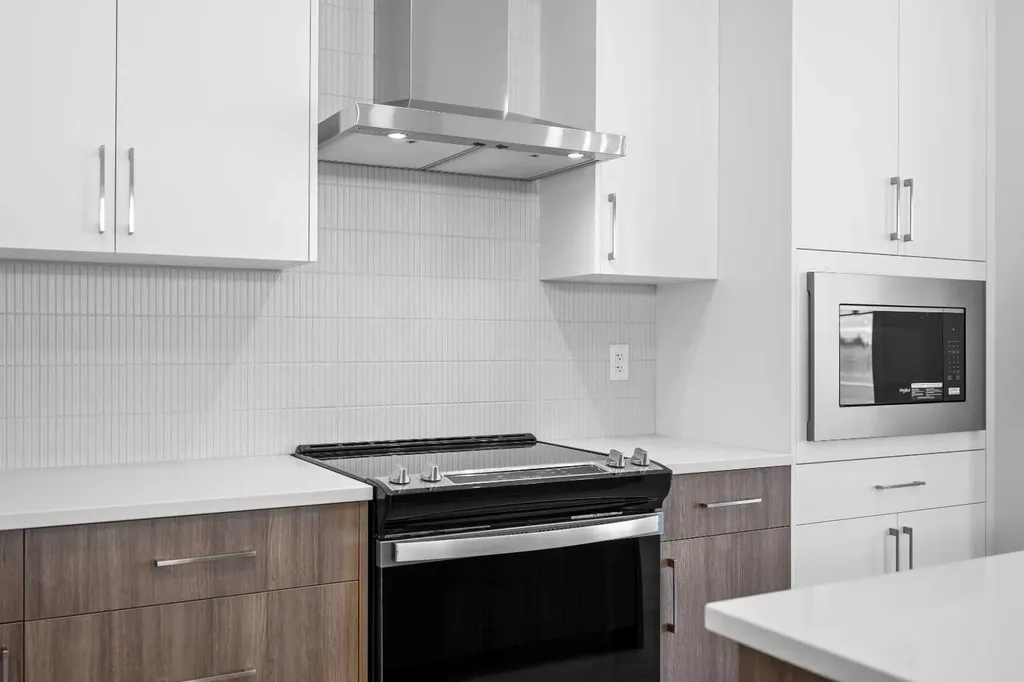 131 Greenwich Drive NW Calgary AB T3B 6K7