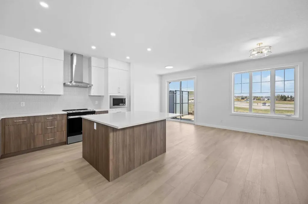 131 Greenwich Drive NW Calgary AB T3B 6K7