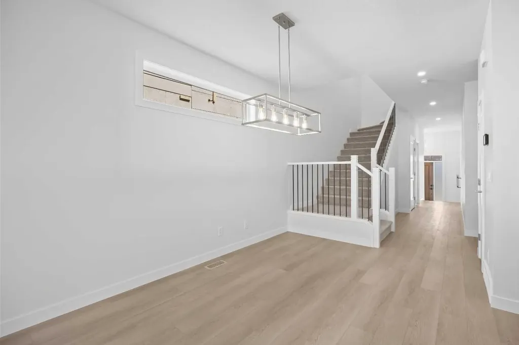 131 Greenwich Drive NW Calgary AB T3B 6K7