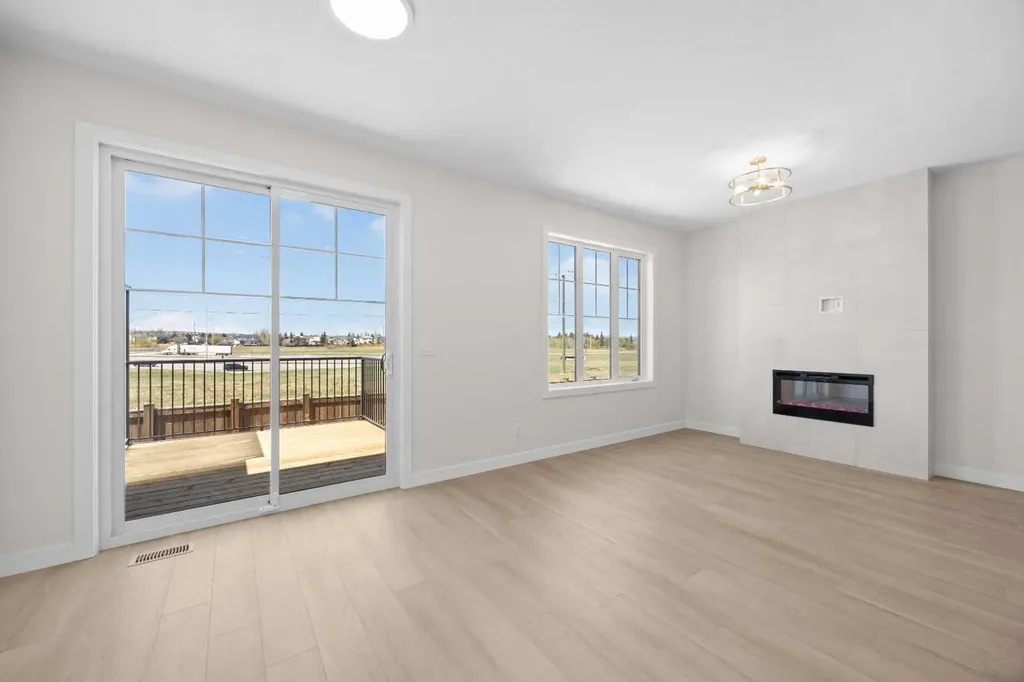131 Greenwich Drive NW Calgary AB T3B 6K7