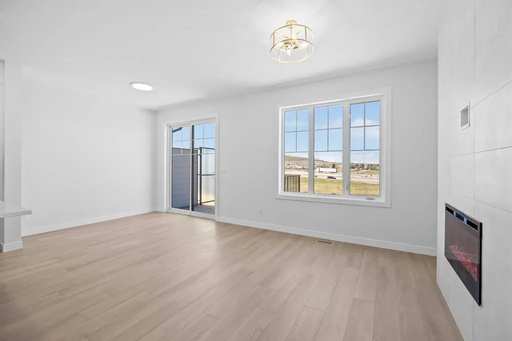 131 Greenwich Drive NW Calgary AB T3B 6K7