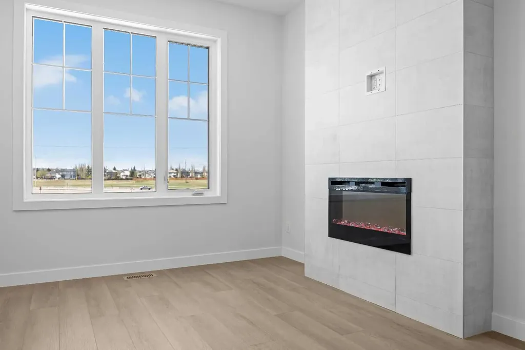 131 Greenwich Drive NW Calgary AB T3B 6K7