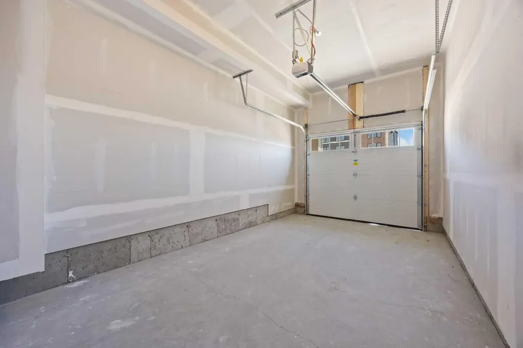 131 Greenwich Drive NW Calgary AB T3B 6K7