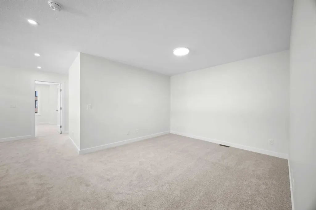 131 Greenwich Drive NW Calgary AB T3B 6K7