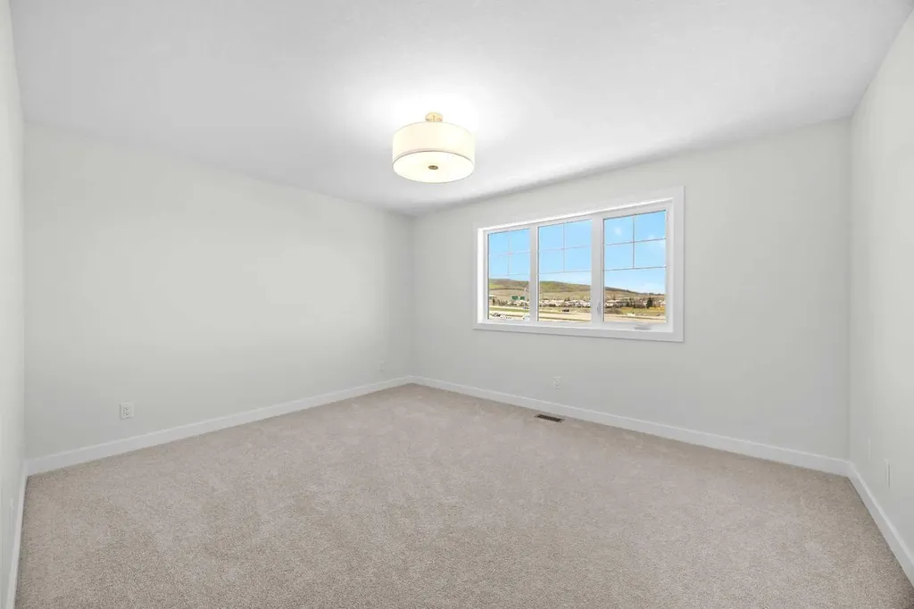 131 Greenwich Drive NW Calgary AB T3B 6K7