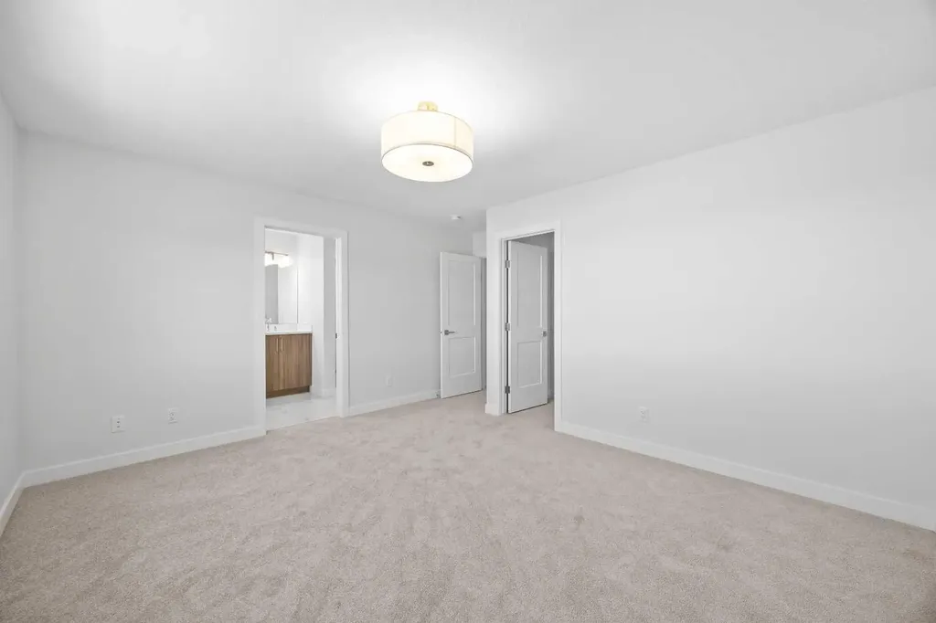 131 Greenwich Drive NW Calgary AB T3B 6K7