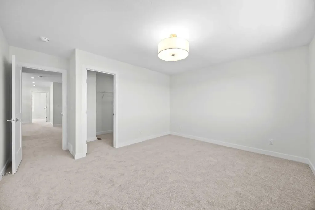 131 Greenwich Drive NW Calgary AB T3B 6K7
