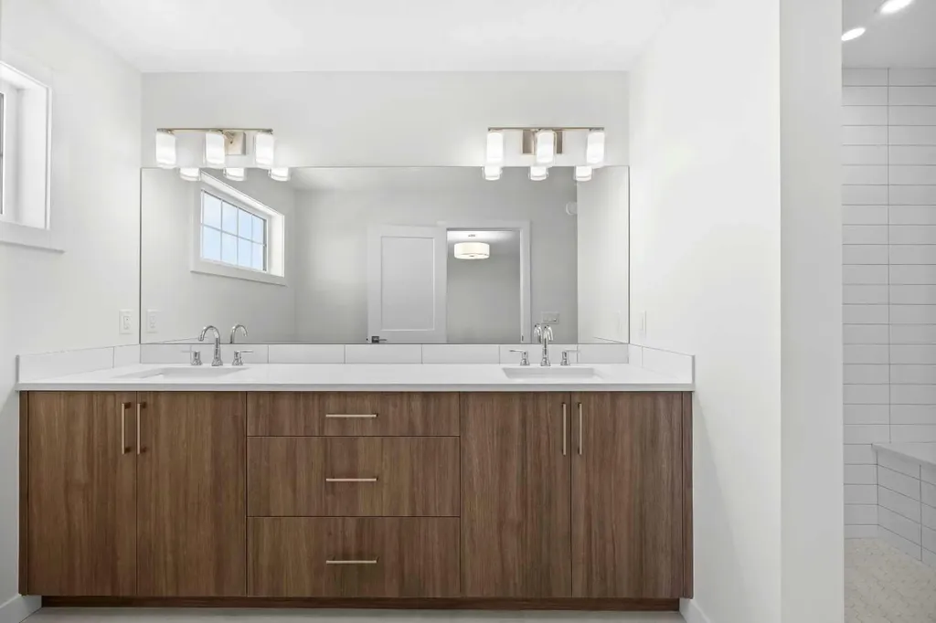 131 Greenwich Drive NW Calgary AB T3B 6K7