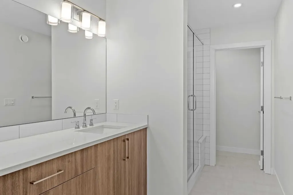131 Greenwich Drive NW Calgary AB T3B 6K7
