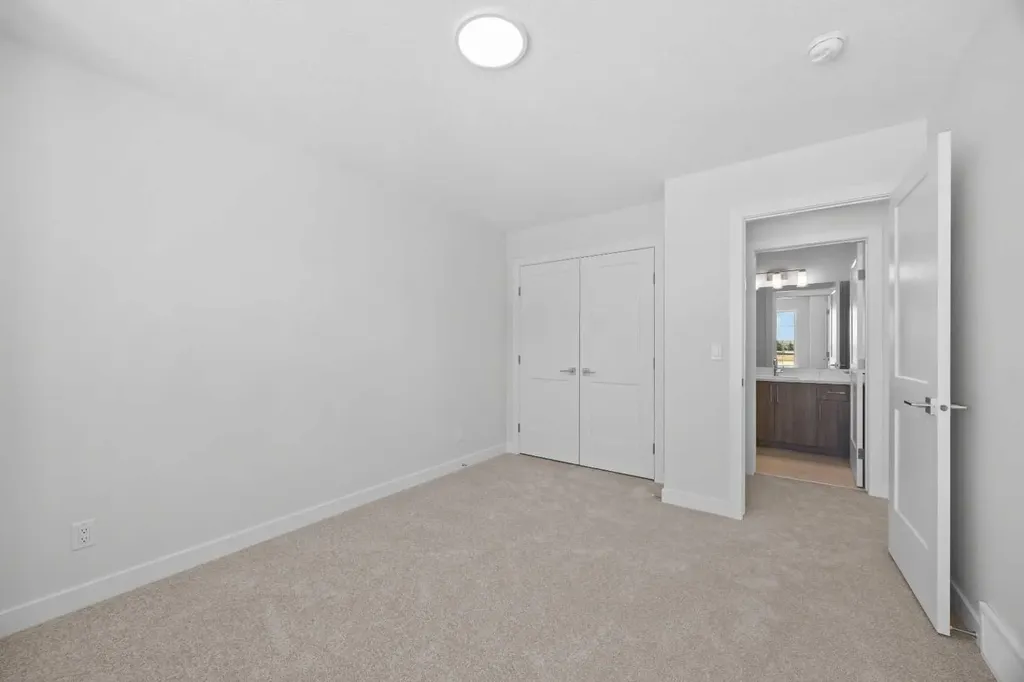 131 Greenwich Drive NW Calgary AB T3B 6K7