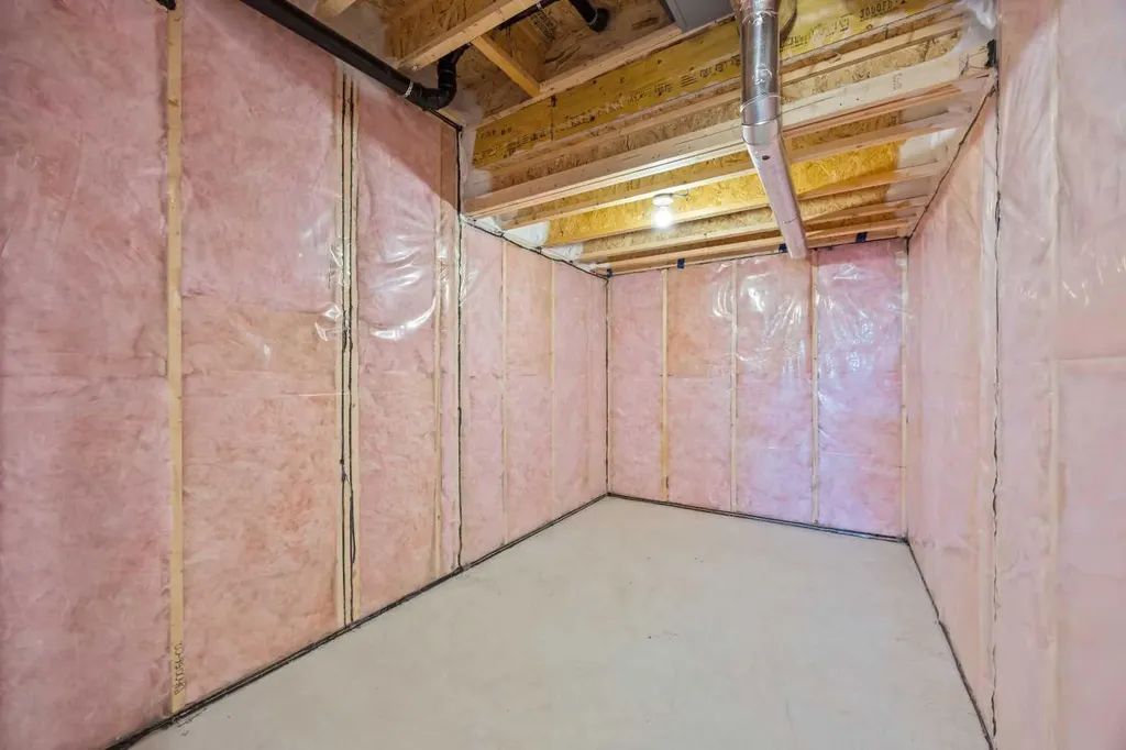 131 Greenwich Drive NW Calgary AB T3B 6K7