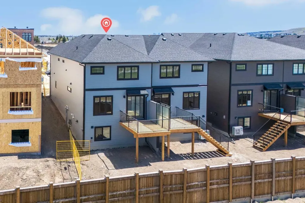 131 Greenwich Drive NW Calgary AB T3B 6K7