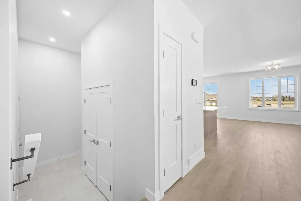 131 Greenwich Drive NW Calgary AB T3B 6K7