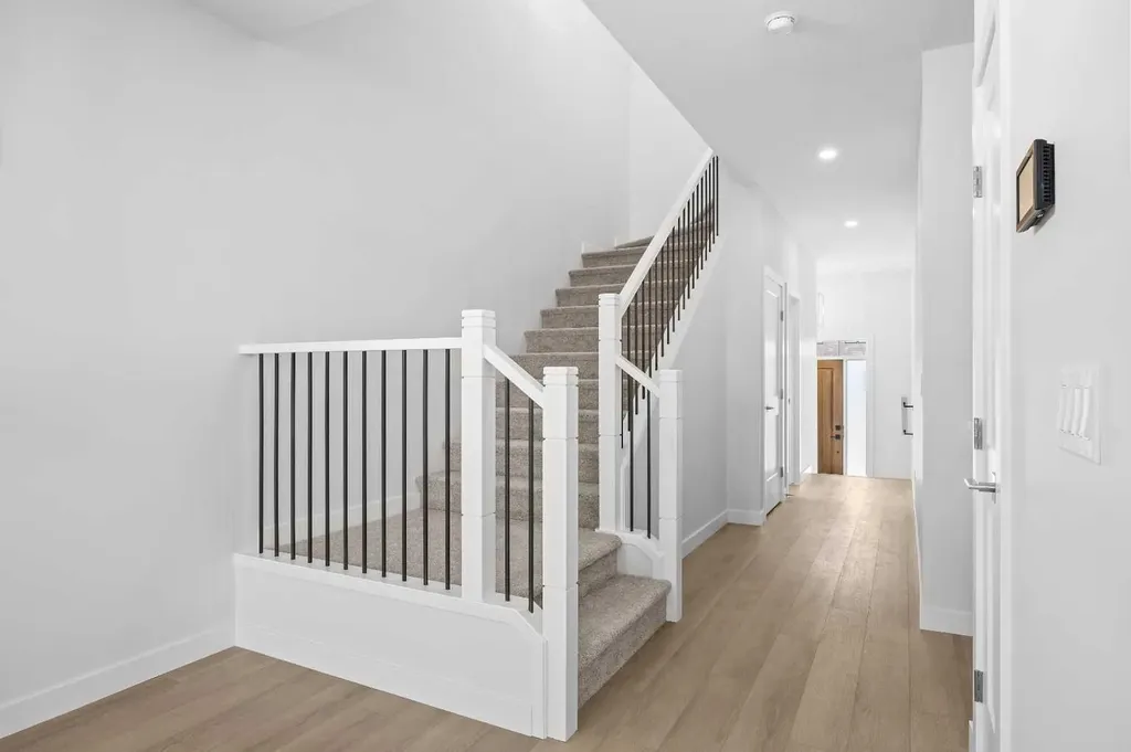 131 Greenwich Drive NW Calgary AB T3B 6K7