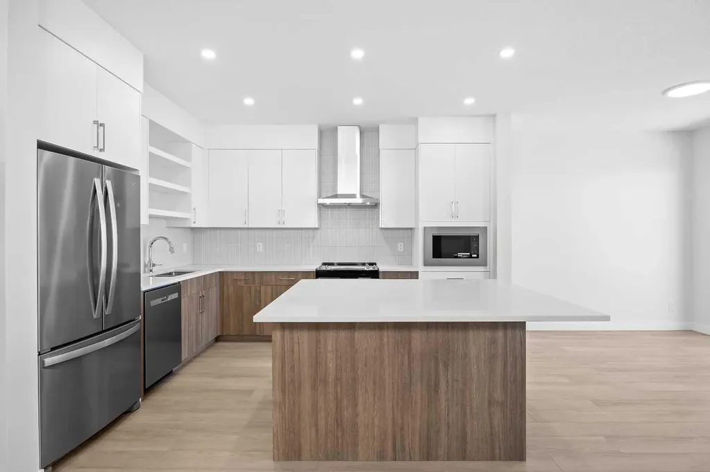 131 Greenwich Drive NW Calgary AB T3B 6K7