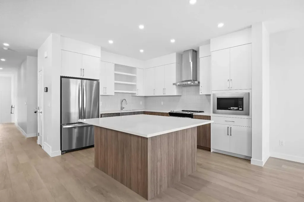 131 Greenwich Drive NW Calgary AB T3B 6K7