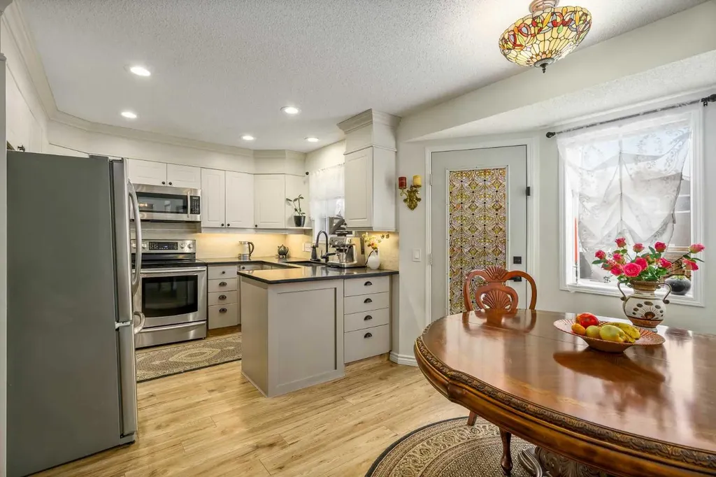 76 Sunlake Gardens SE Calgary AB T2X 3G4