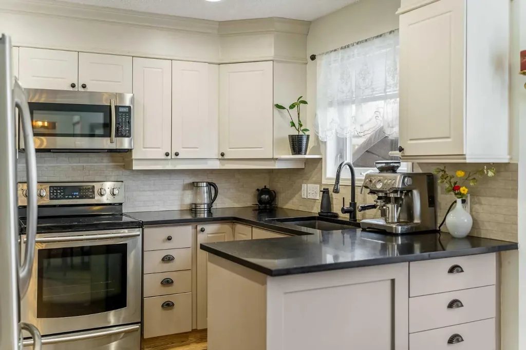 76 Sunlake Gardens SE Calgary AB T2X 3G4