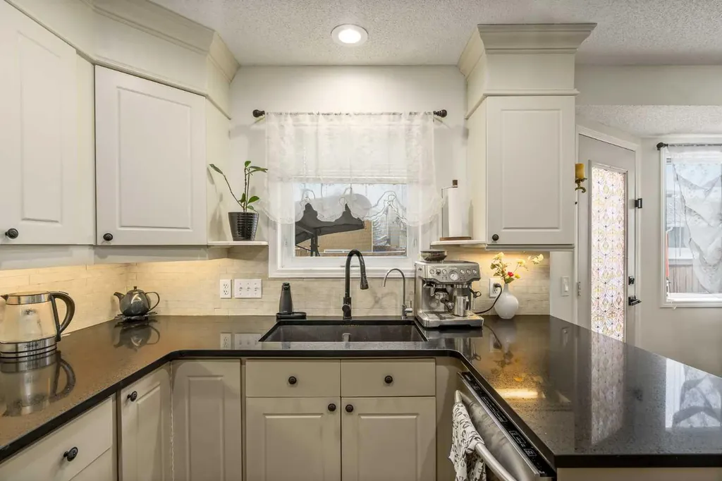 76 Sunlake Gardens SE Calgary AB T2X 3G4