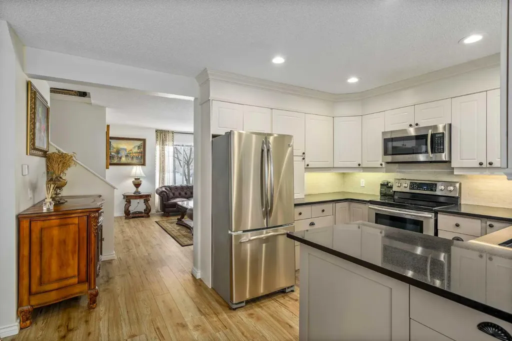 76 Sunlake Gardens SE Calgary AB T2X 3G4