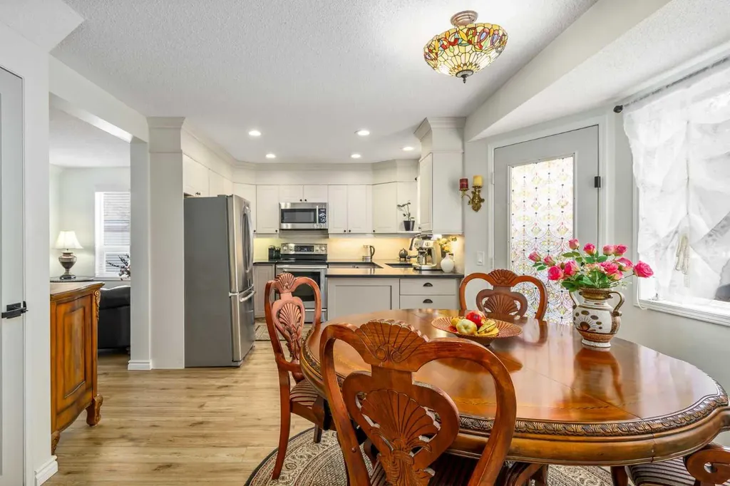 76 Sunlake Gardens SE Calgary AB T2X 3G4