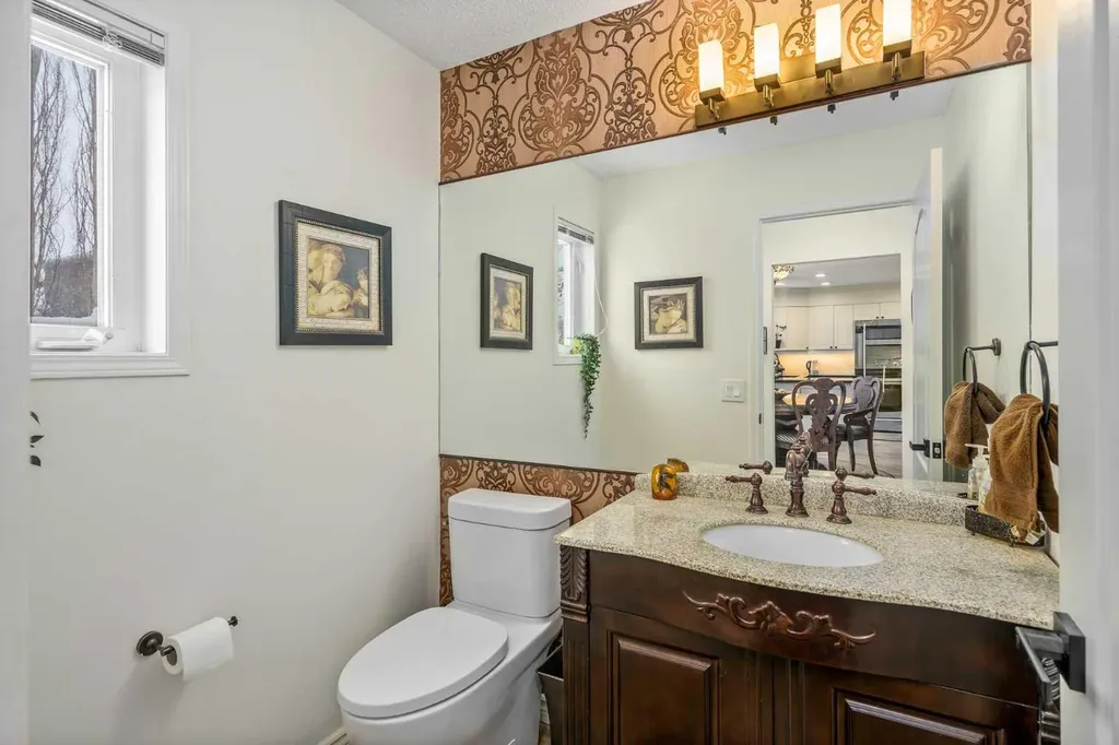 76 Sunlake Gardens SE Calgary AB T2X 3G4