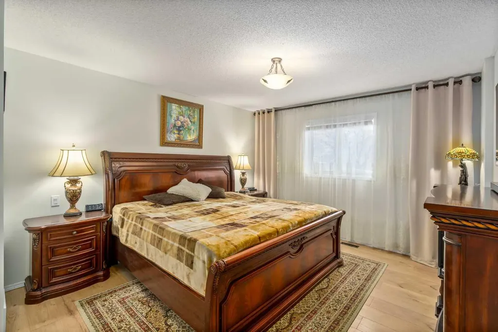 76 Sunlake Gardens SE Calgary AB T2X 3G4