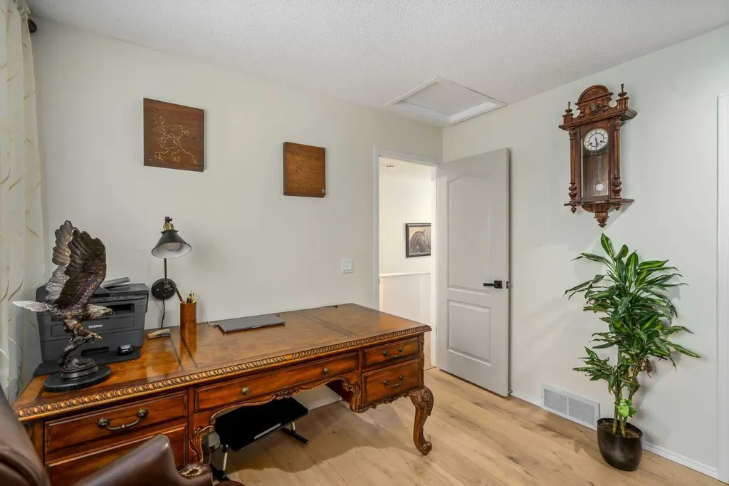 76 Sunlake Gardens SE Calgary AB T2X 3G4