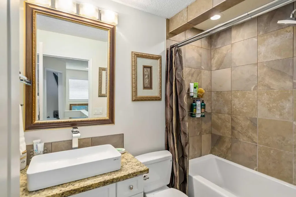 76 Sunlake Gardens SE Calgary AB T2X 3G4