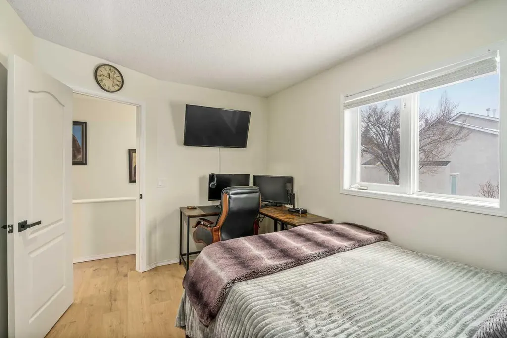 76 Sunlake Gardens SE Calgary AB T2X 3G4