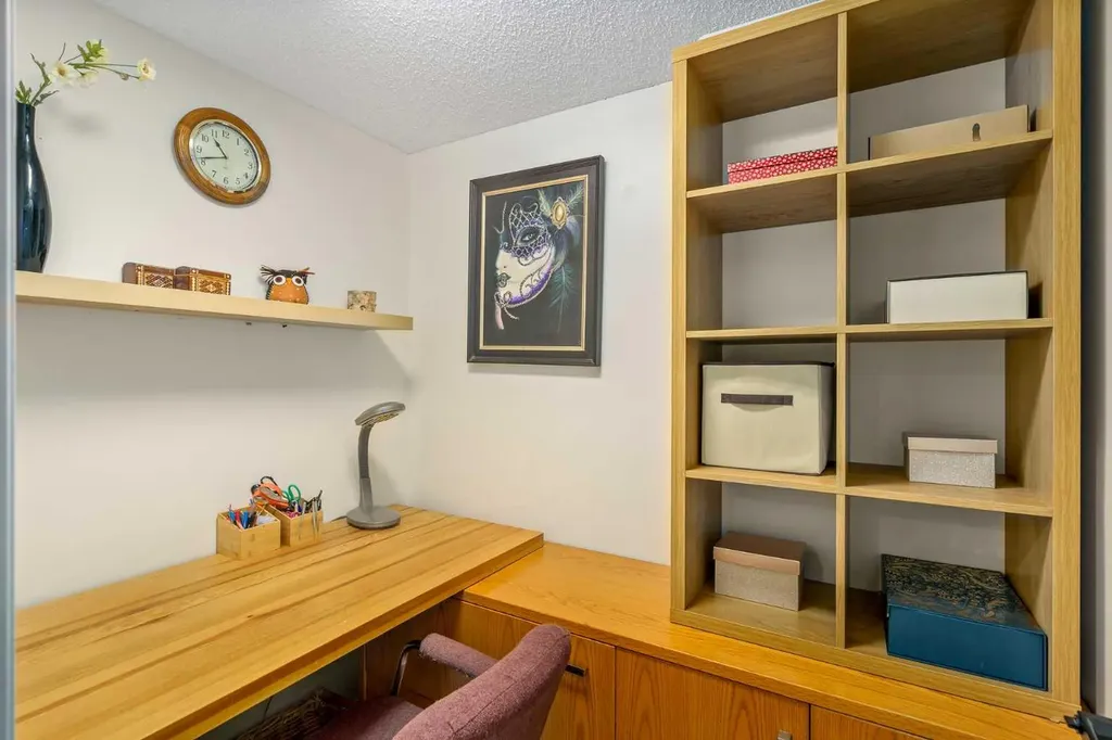 76 Sunlake Gardens SE Calgary AB T2X 3G4