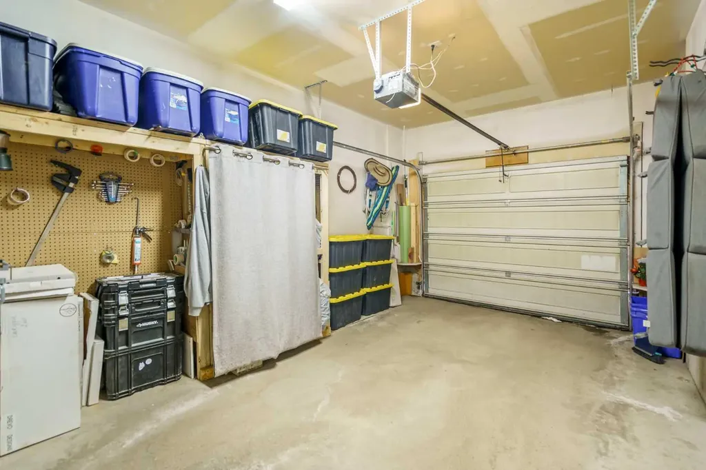 76 Sunlake Gardens SE Calgary AB T2X 3G4
