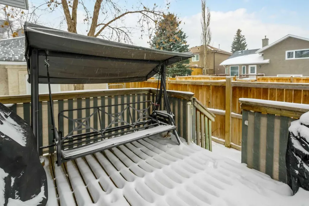 76 Sunlake Gardens SE Calgary AB T2X 3G4