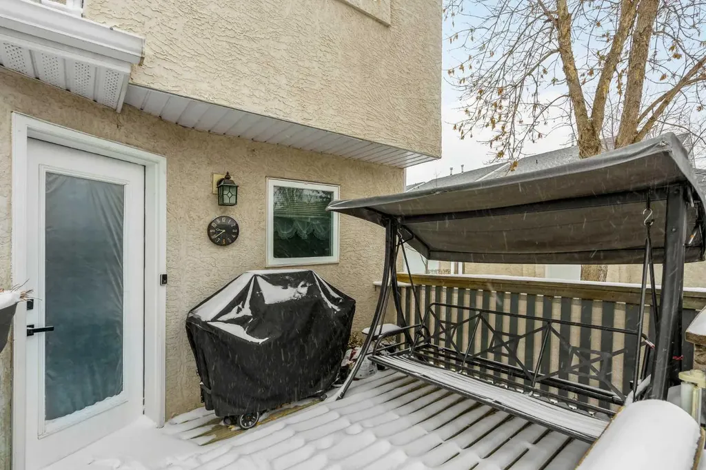 76 Sunlake Gardens SE Calgary AB T2X 3G4