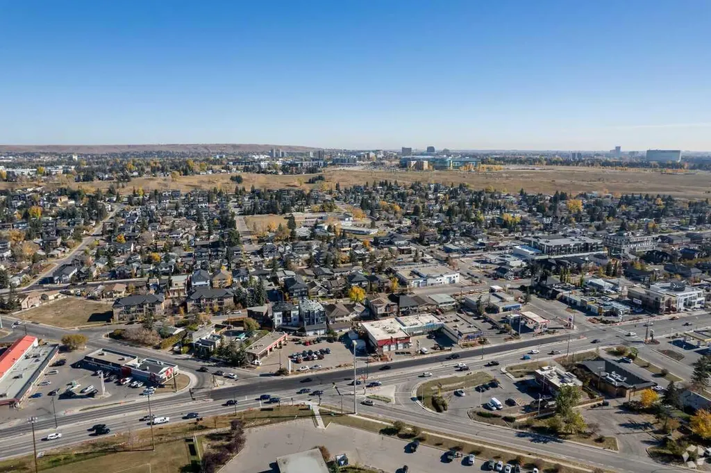 4624 16 Avenue NW Calgary AB T3B1J1
