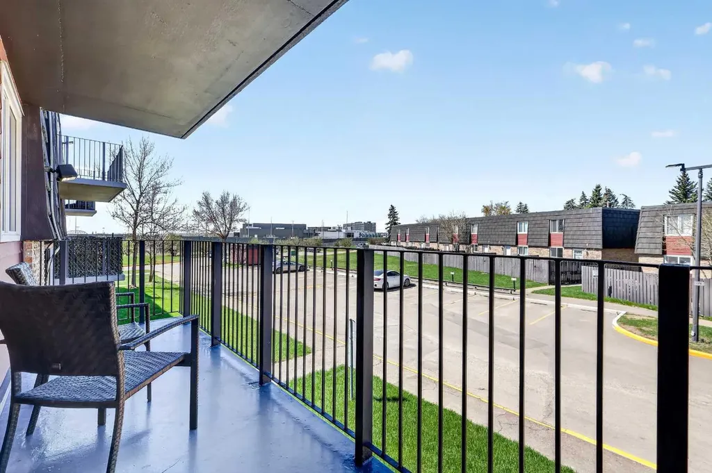 80 Galbraith Drive SW Calgary AB T3E 3H2