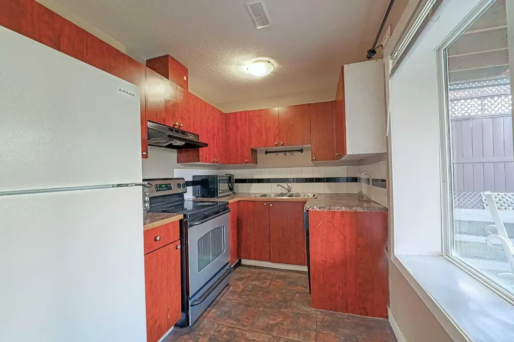 247 Pantego Way NW Calgary AB T3K 0C2