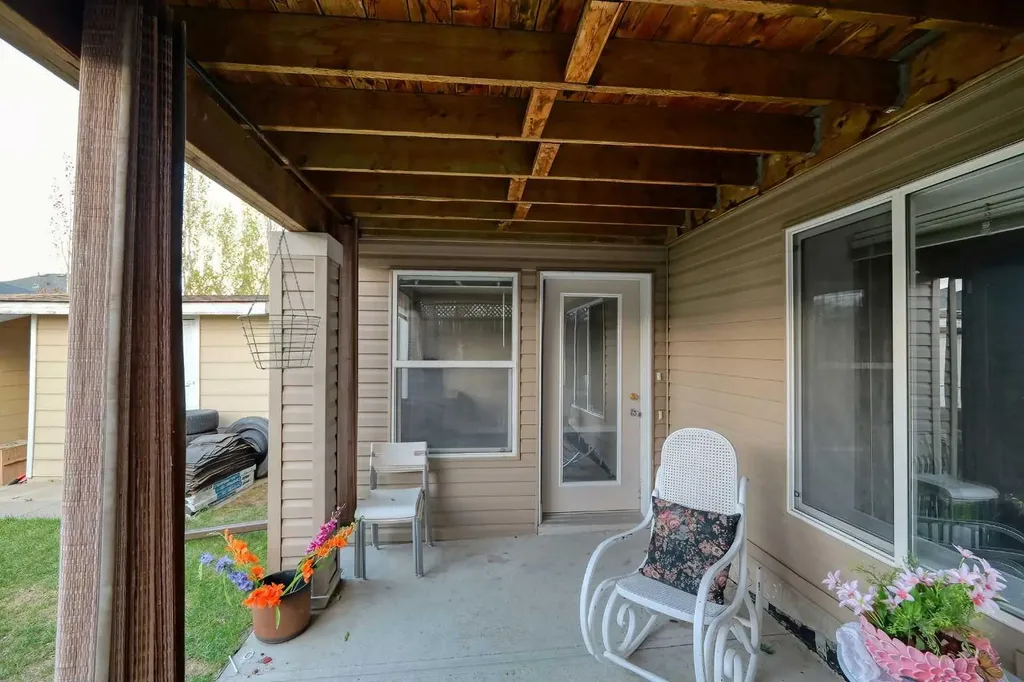 247 Pantego Way NW Calgary AB T3K 0C2