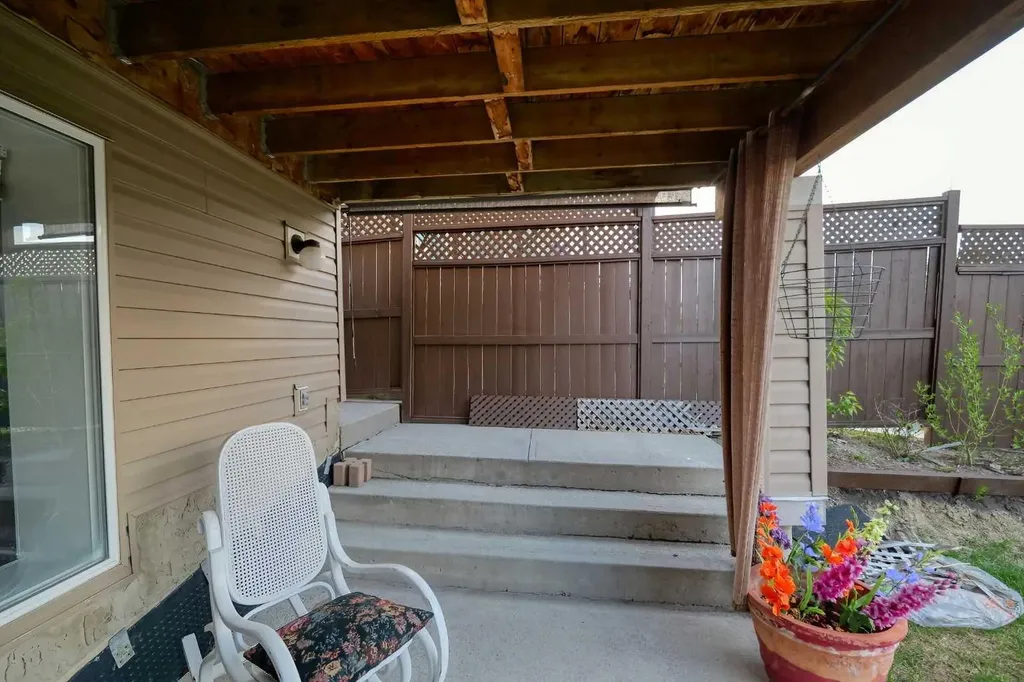 247 Pantego Way NW Calgary AB T3K 0C2