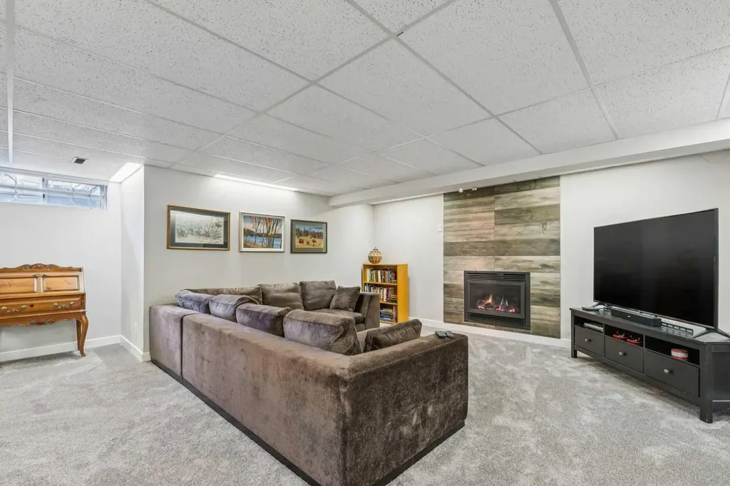 47 Hawkside Park NW Calgary AB T3G 2W4